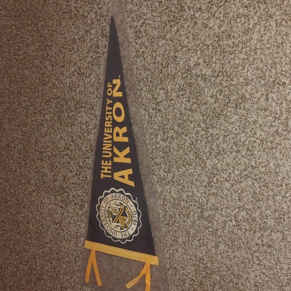 Vtg The University of Akron 9"x24"Collegiate Pennant Sports Game Room Man Cave - Picture 1 of 7